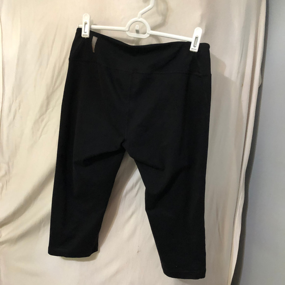 Zella Live In Capri's - Picture 3 of 5